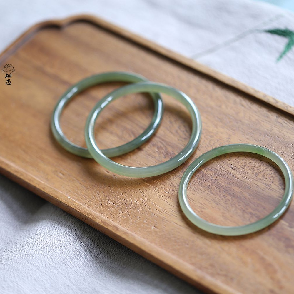 《含翠共摇风》天然和田玉青海老料晴水湖水绿飘翠美人条叮当手镯