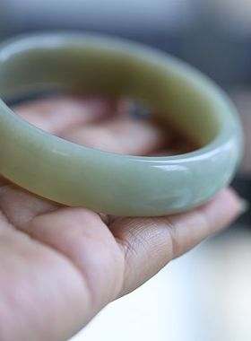 《流润及生灵》天然新疆和田玉且末俏糖细润柔光手镯59圈