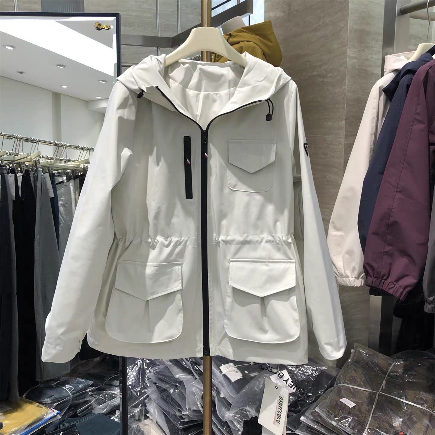 韩衣丑丑Y-908休闲宽松连帽冲锋衣女2025秋新中长款收腰显瘦外套