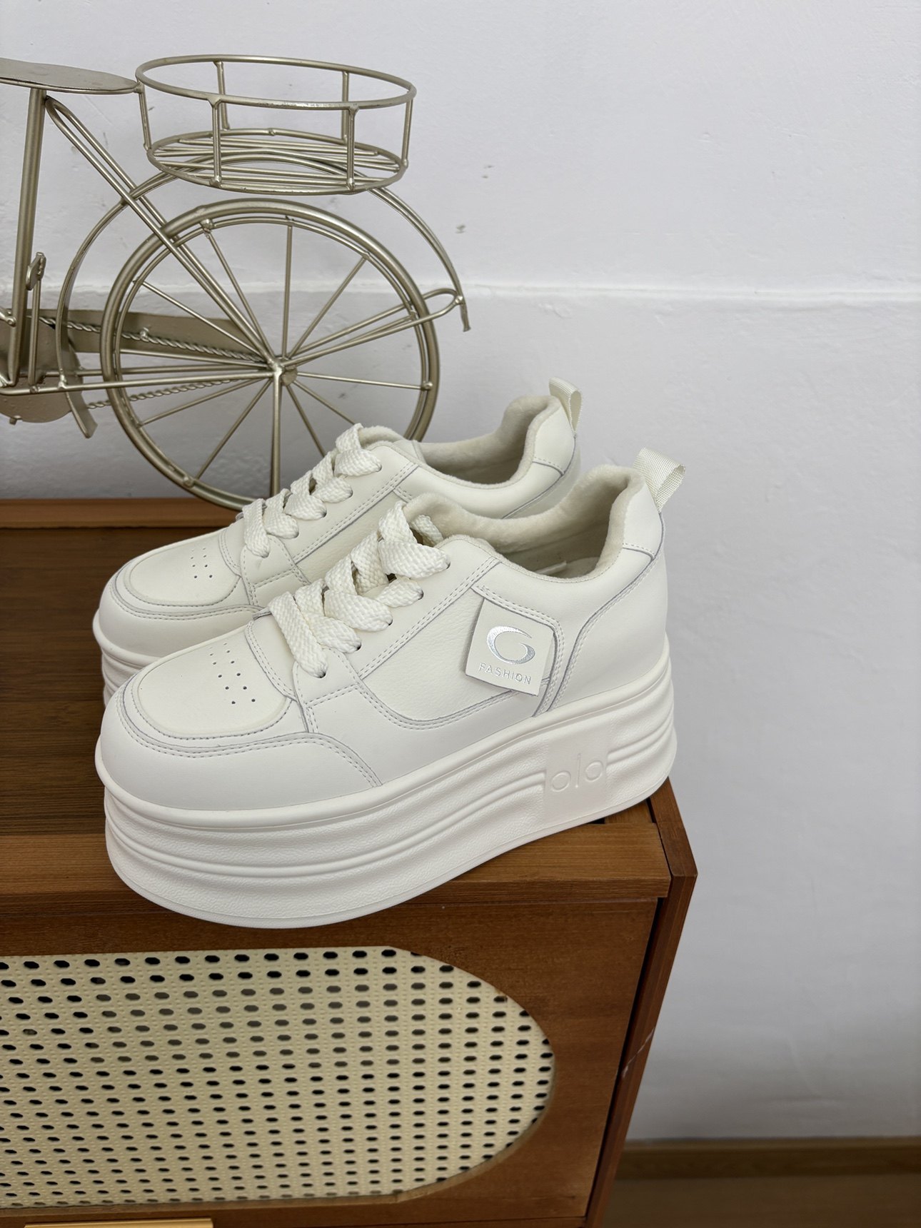 韩版真皮厚底小白鞋棉鞋女冬款百搭内增高休闲运动板鞋跑鞋旅游鞋