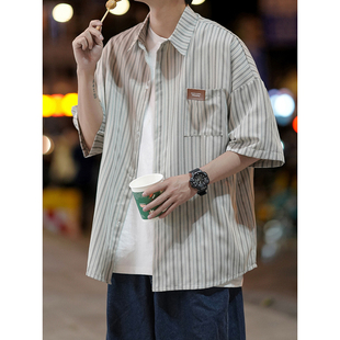 男宽松潮牌潮流休闲衬衣痞帅半袖 衬衫 上衣服 港风冰丝条纹短袖 夏季