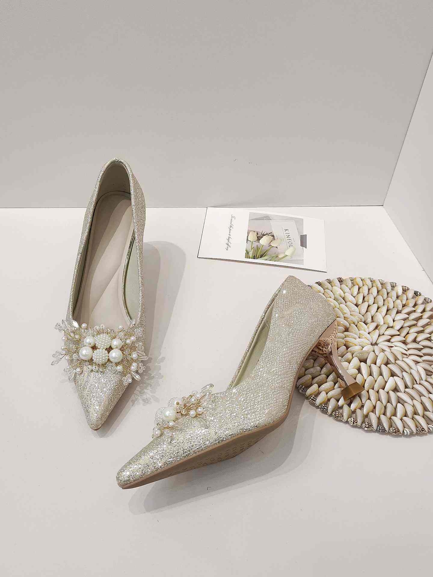 法式绝美珍珠镶钻高跟鞋女金丝刺绣新款香槟尖头细跟主纱秀禾婚鞋