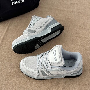 2025年冬季小众设计运动休闲鞋男鞋子低帮百搭面包鞋女板鞋