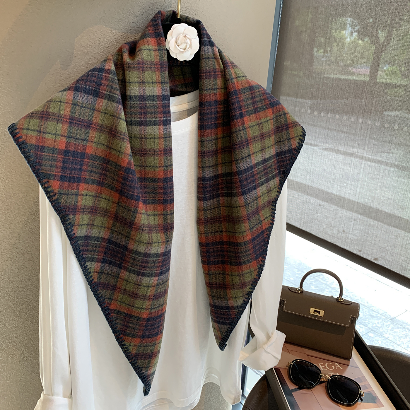 韩国苏格兰格纹复古三角围巾女秋冬百搭保暖围脖加厚披肩