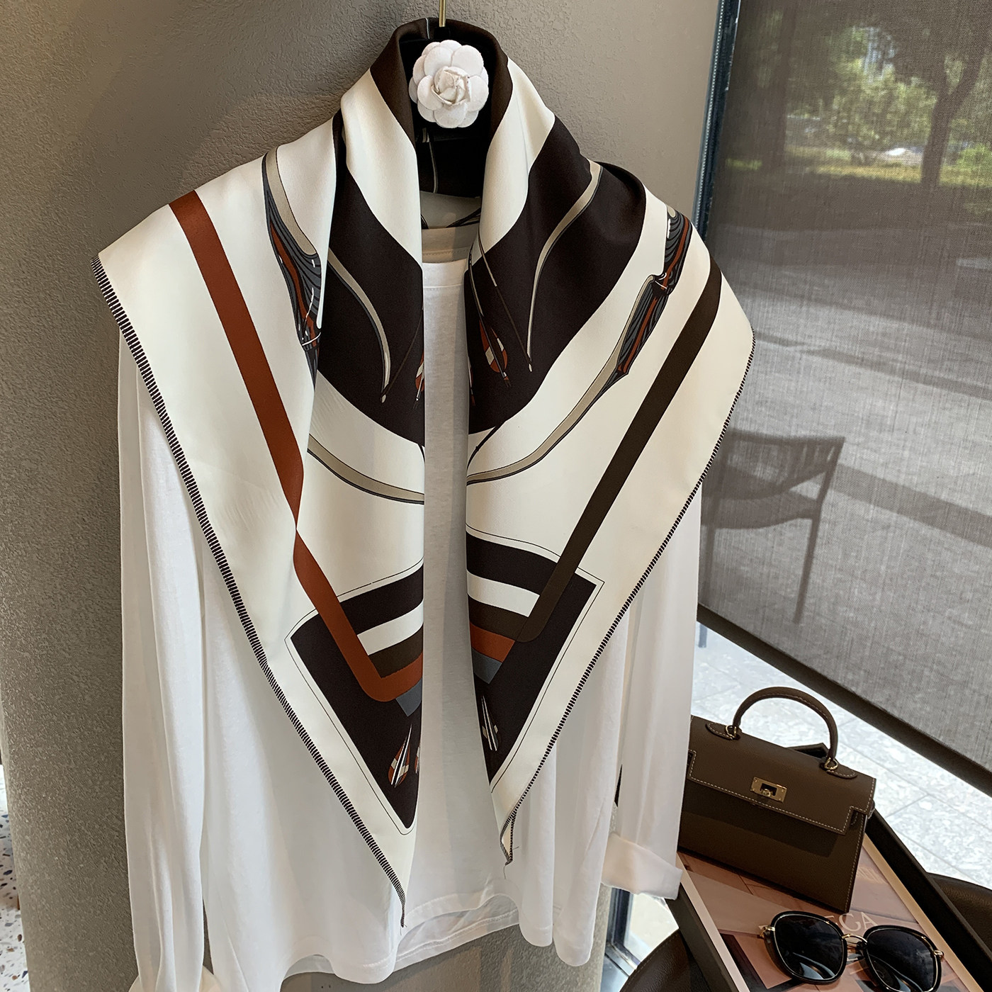 韩国琥珀流光复古棕色几何老钱风三角巾丝巾腰封披肩领巾屁帘多用