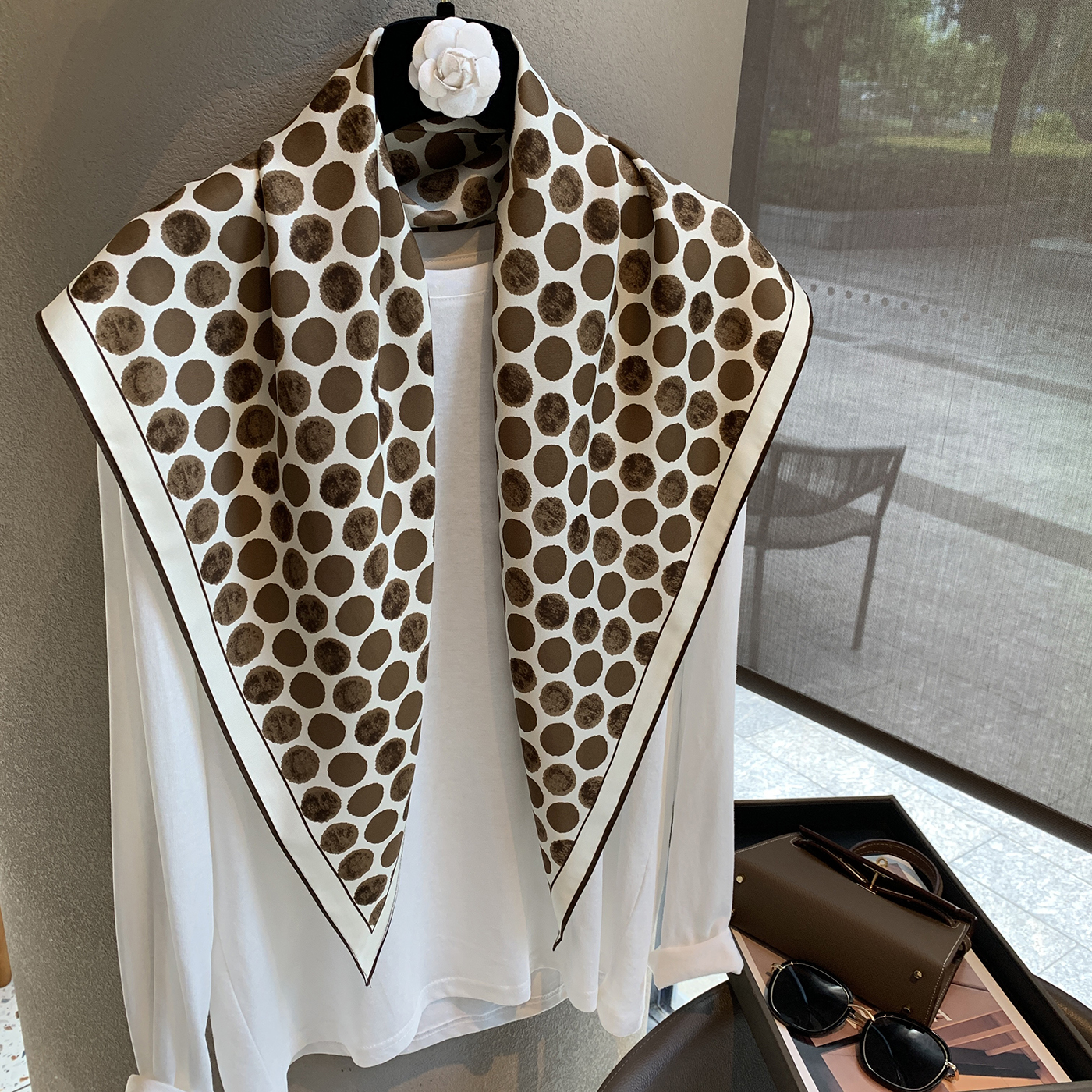 韩国原单琥珀流光复古棕色老钱风三角巾丝巾腰封披肩领巾屁帘多用