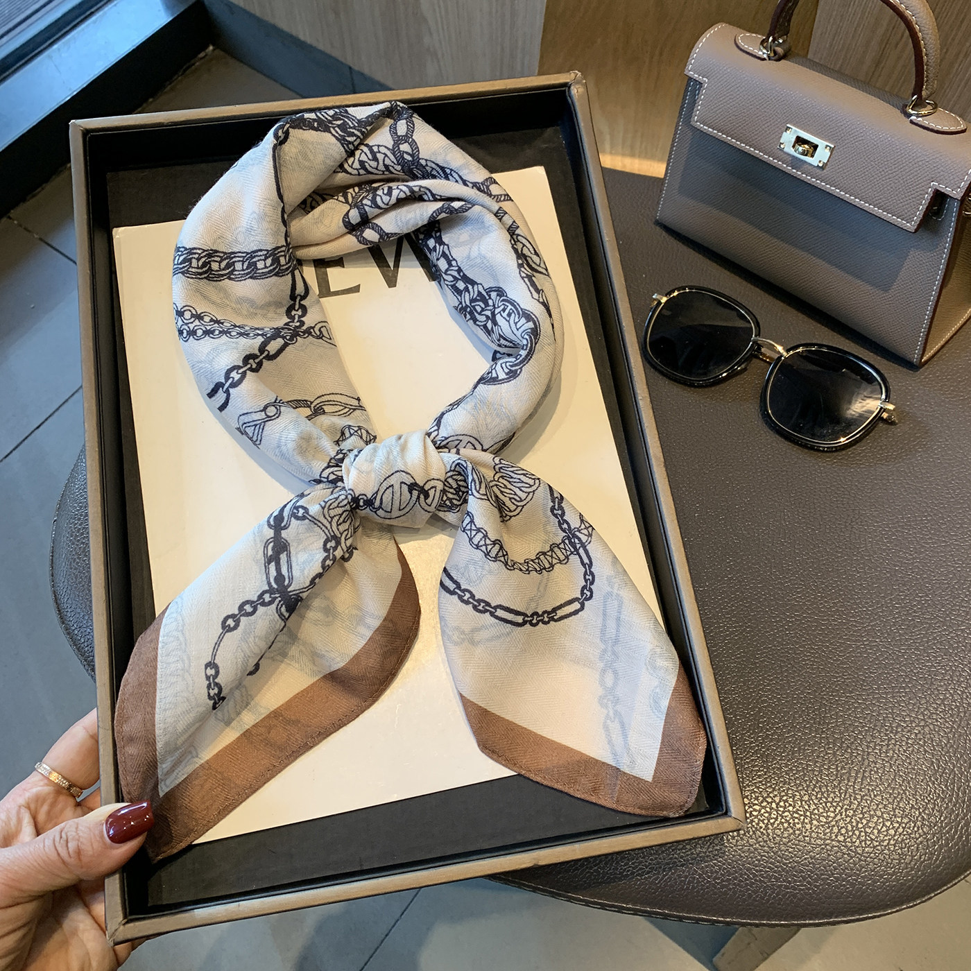 复古锁链欧美风时尚小方巾春夏绑腰丝巾屁帘搭配衬衫叠穿领巾头巾,服饰配件/皮带/帽子/围巾,围巾/丝巾/披肩,淘宝优惠券,粉丝福利购,淘宝优惠卷