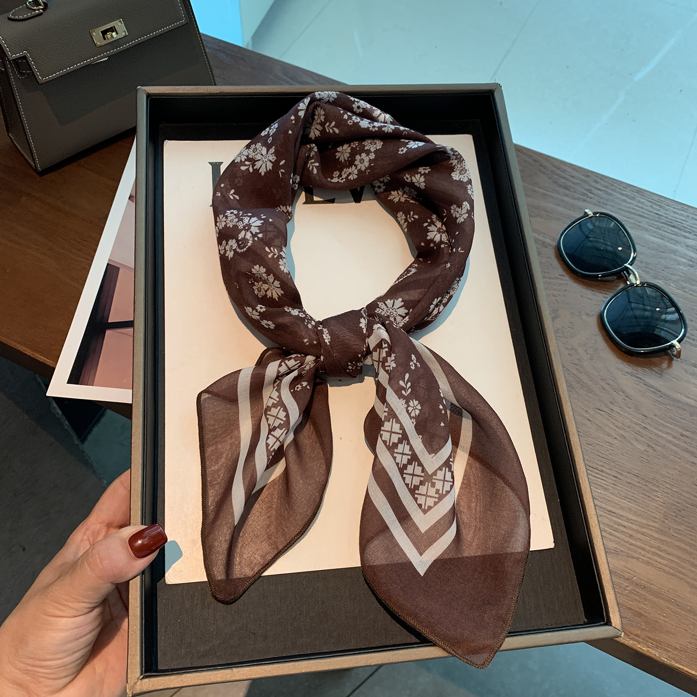 韩国小领巾2025新款咖色丝巾小方巾女配衬衫绑腰丝巾女护颈围巾