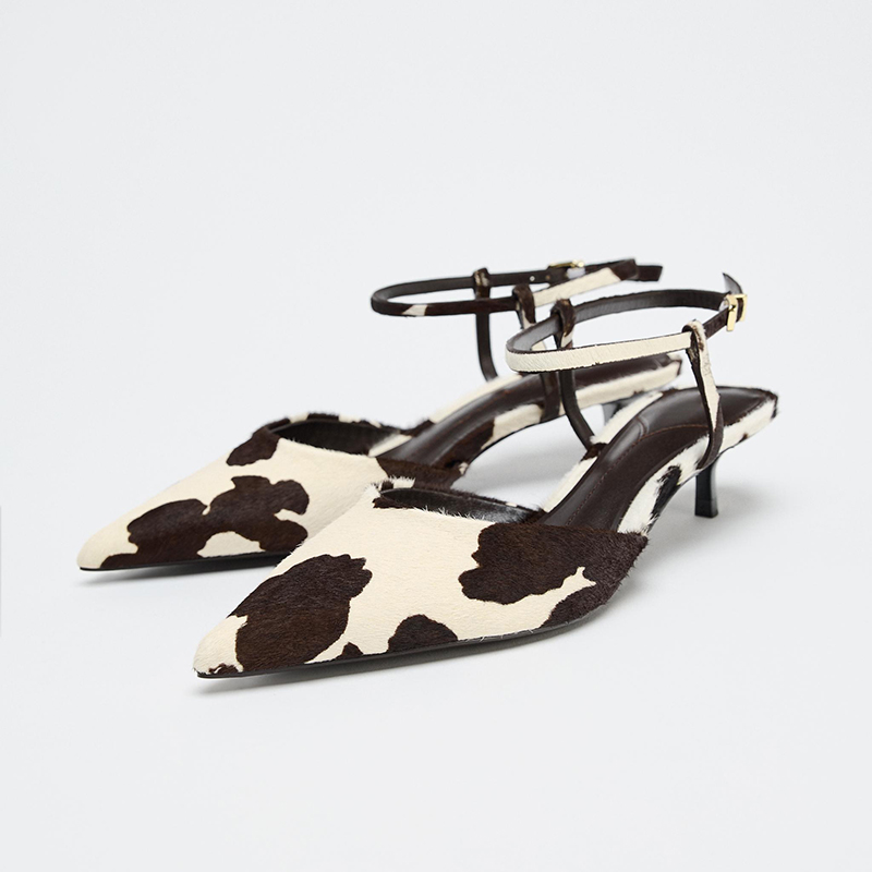 路燕琳 黑白奶牛纹包头凉鞋女细跟时尚一字扣带小猫跟后空高跟鞋