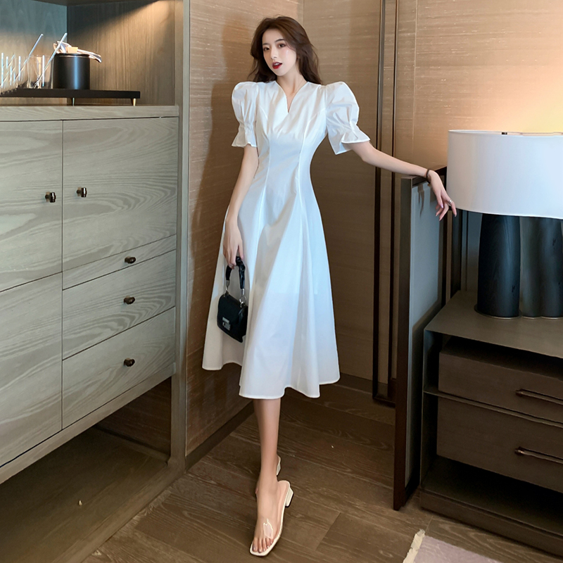 White dress women's summer 2020 new French style long style temperament goddess V-neck waistband shows thin over the Knee Skirt