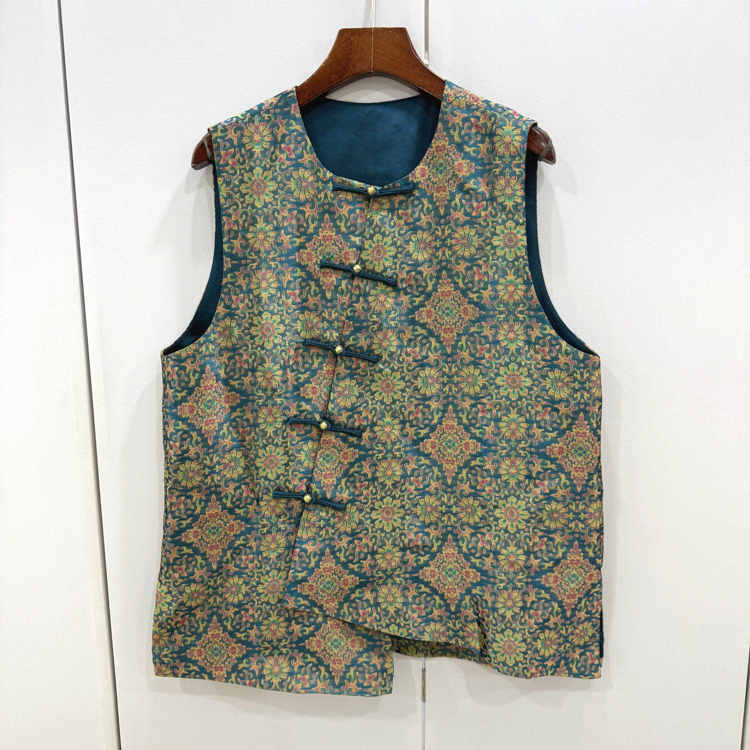 JD738欧洲站2026春时尚圆领斜门襟盘扣复古提花遮臀真丝国风马甲,女装/女士精品,上衣,淘宝优惠券,粉丝福利购,淘宝优惠卷