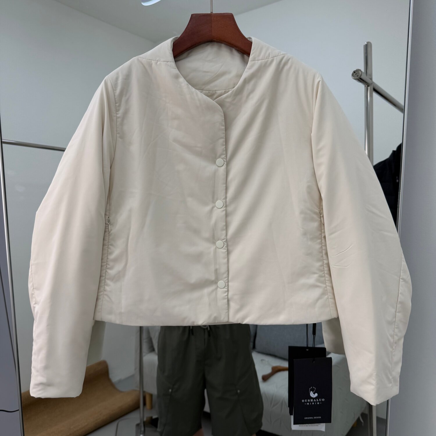 欧莎洛26W209极简风圆领短款棉服女轻薄保暖百搭宽松减龄外套秋冬