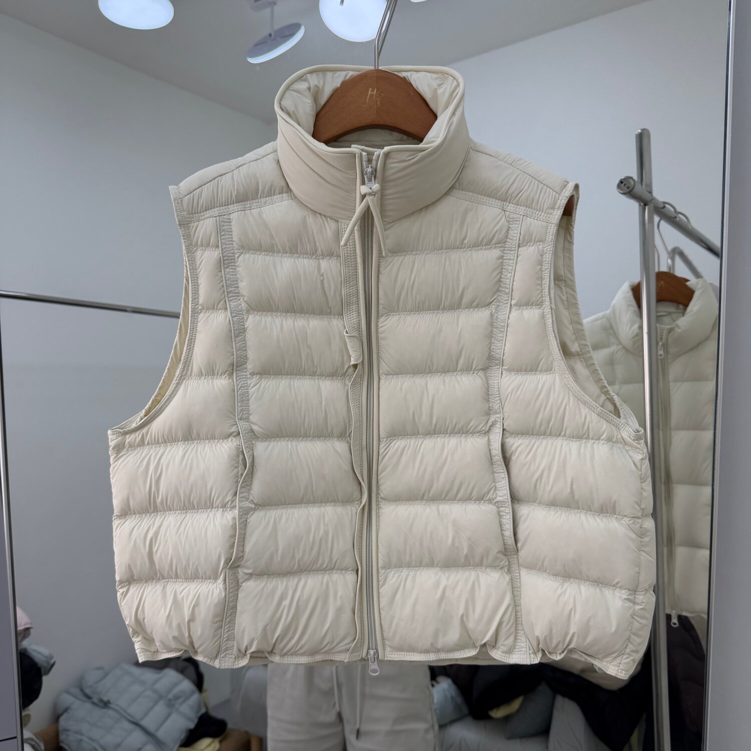 8808欧货立领排骨短款羽绒马甲女轻薄显瘦泡芙90白鸭绒减龄外套冬