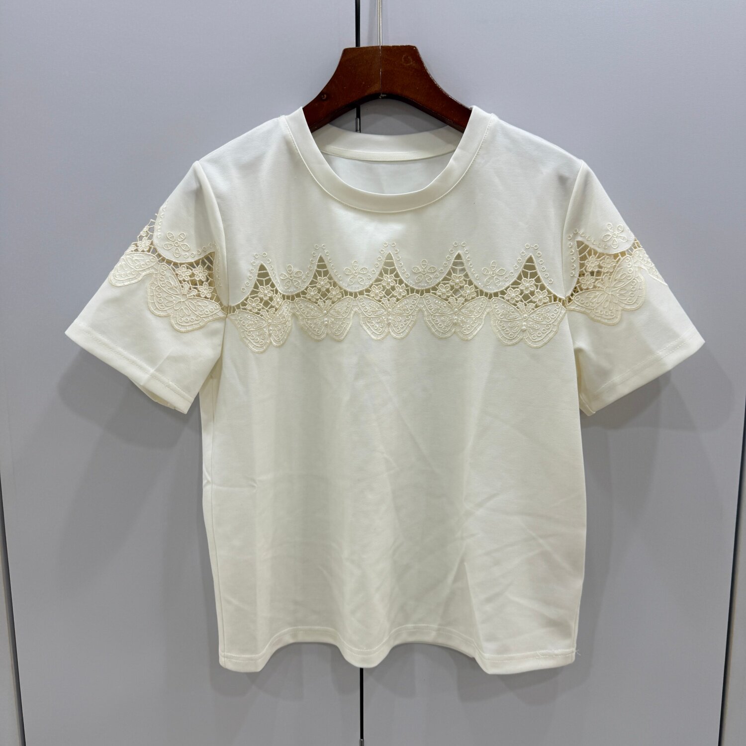 37021欧货2026春夏时尚钉珠镂空透视蝴蝶结刺绣花圆领小个短袖T恤