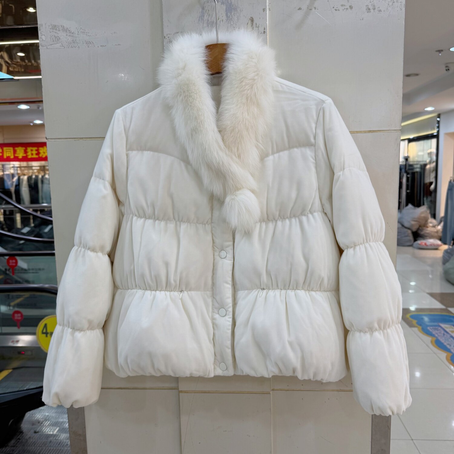 26R8569欧货狐狸毛领短款丝绒羽绒服女百搭减龄小个95白鹅绒外套