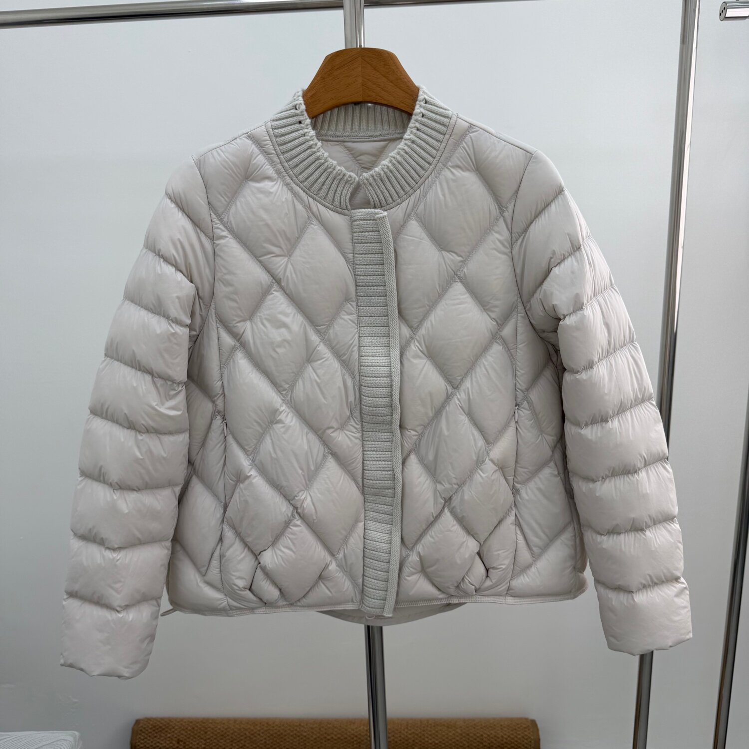 8608欧货轻薄短款羽绒服针织立领菱形格宽松显瘦90白鸭绒保暖外套