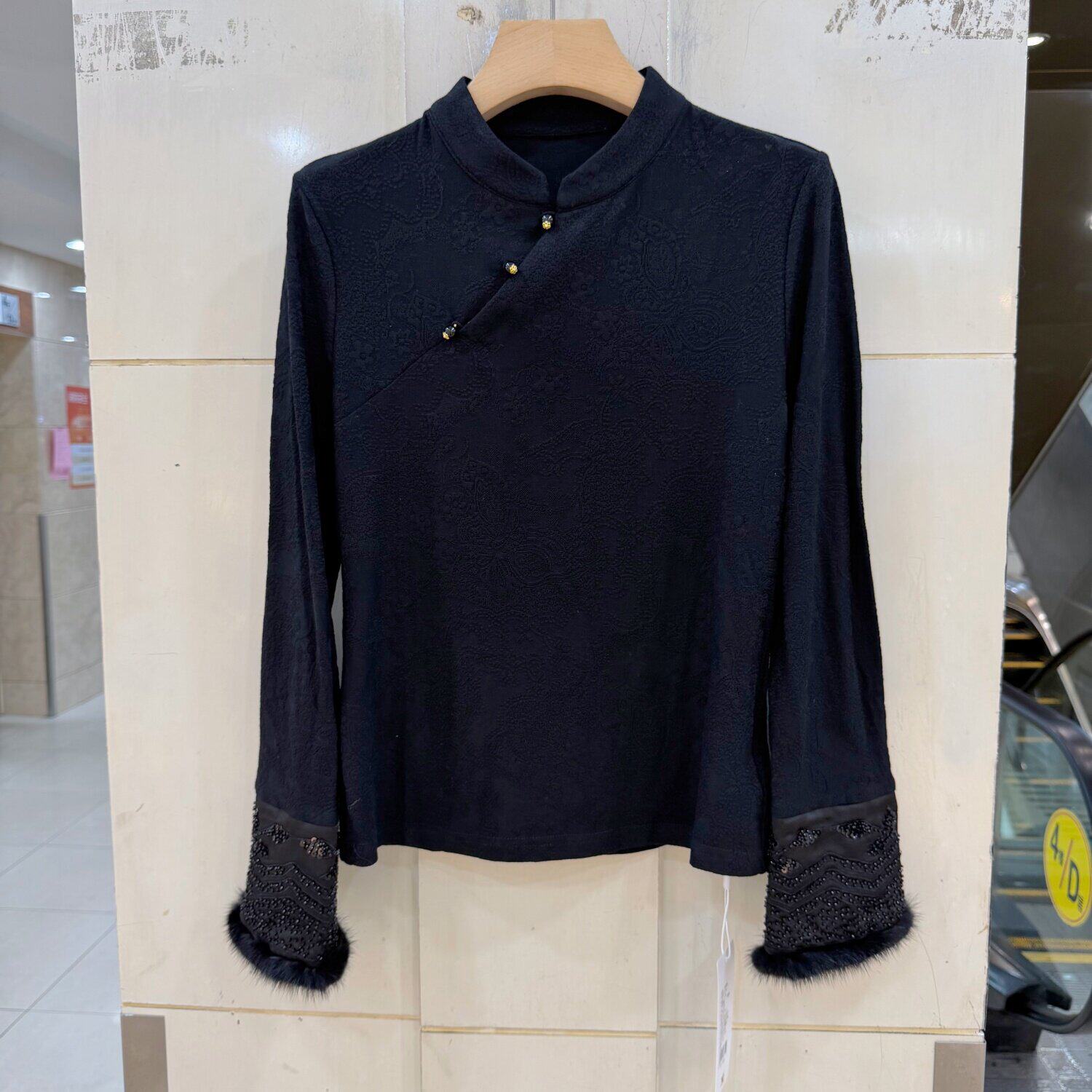 艾妮莉661198 斜门禁扣立领钉珠水貂毛袖口提花羊毛小衫打底衫秋