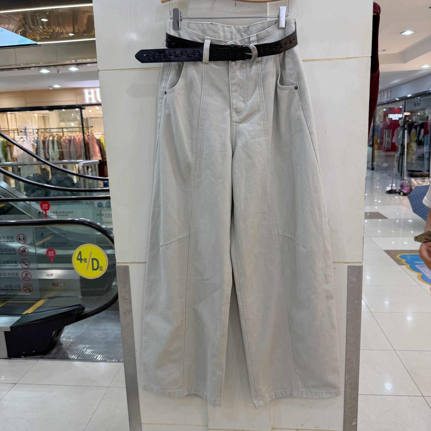 DIOZ K26620高腰弯刀裤女简约百搭宽松显瘦气质牛仔阔腿裤配腰带