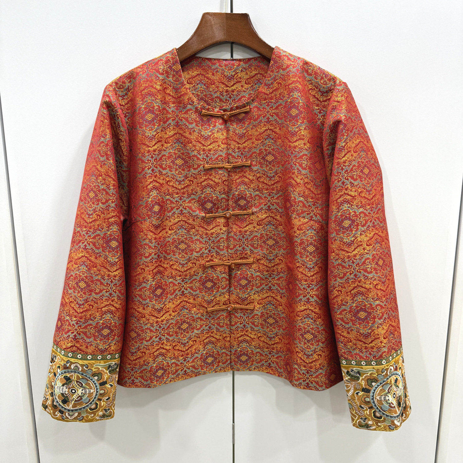 26706欧洲站26春重工刺绣花袖口珍珠盘扣复古提花真丝国风短外套,女装/女士精品,上衣,淘宝优惠券,粉丝福利购,淘宝优惠卷