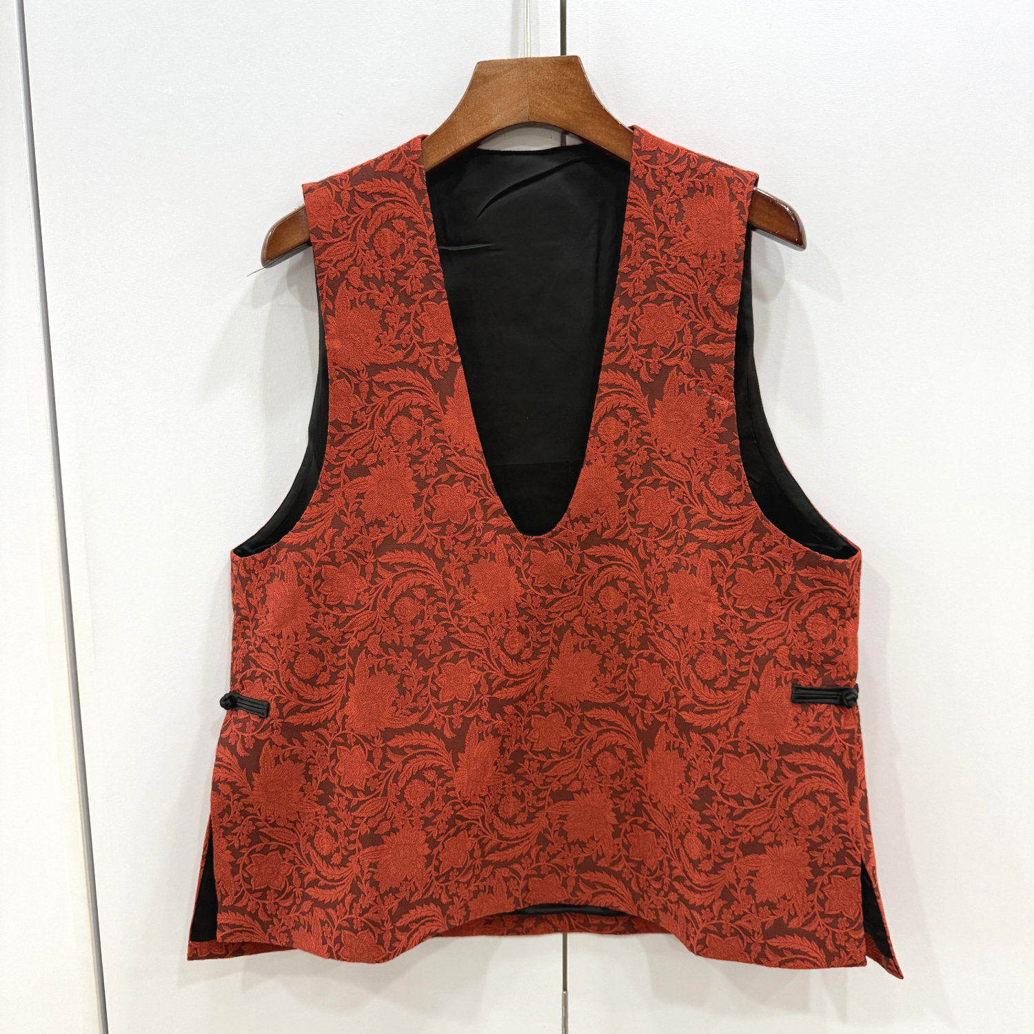 8921欧洲站2026春两侧盘扣半开深V领复古羊毛提花A字洋气马甲罩衫,女装/女士精品,上衣,淘宝优惠券,粉丝福利购,淘宝优惠卷