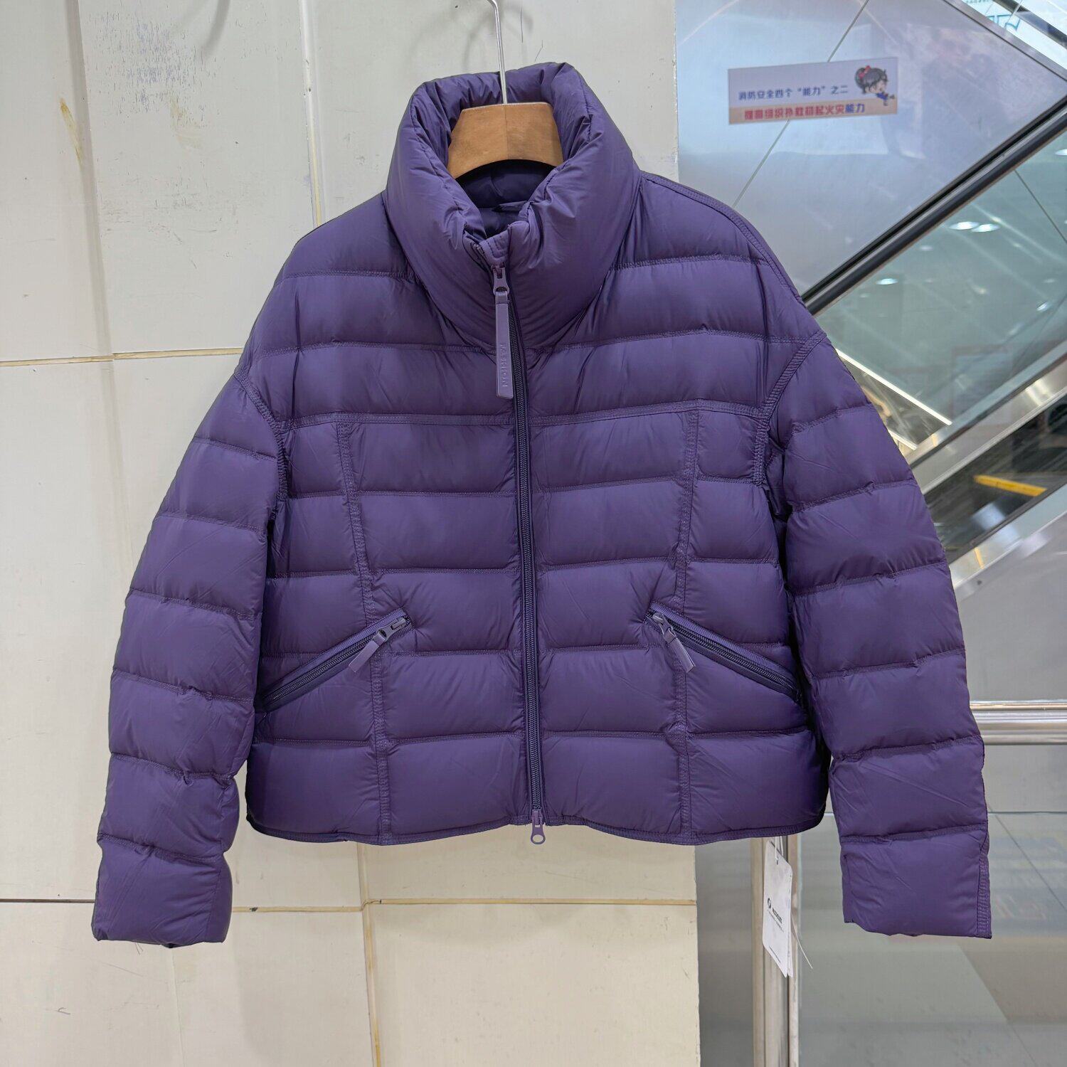 C61211 双拉链立领排骨条云朵泡芙舒适阔版短装羽绒服外套欧货冬