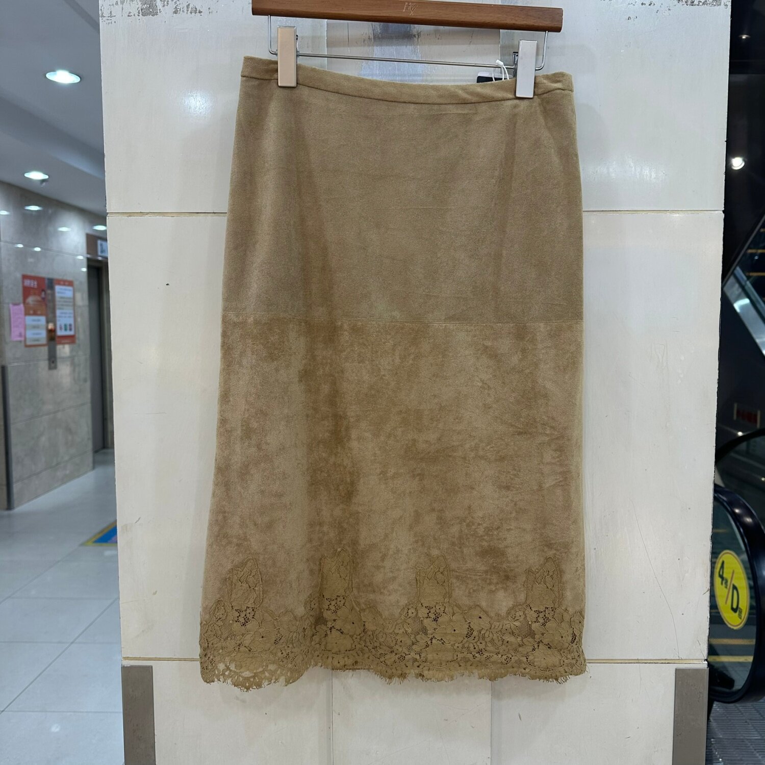 XC6QH10020法式温柔风拼接蕾丝半身裙女高腰A字麂皮绒中长裙26秋