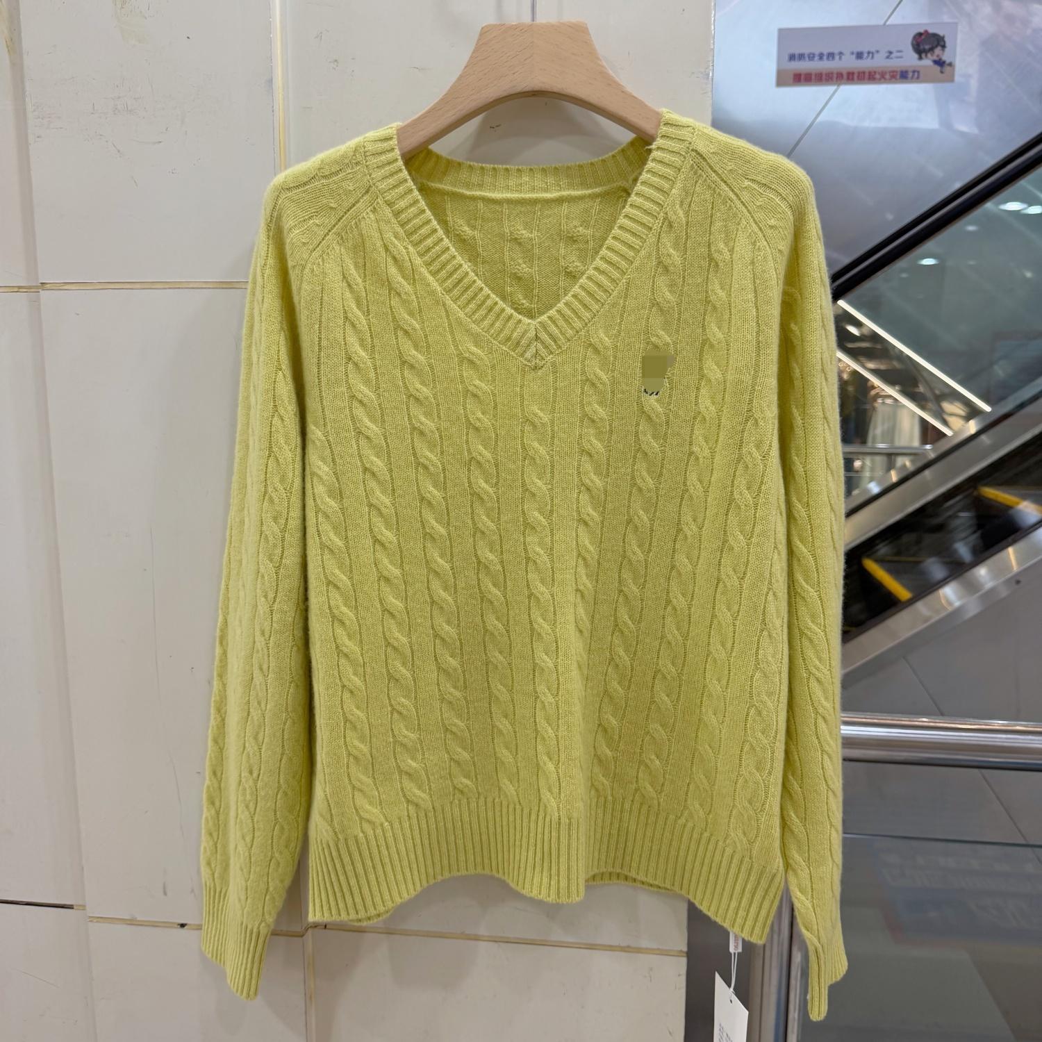 221-26803学院风V领麻花针织衫女长袖软糯百搭显瘦洋气羊毛上衣秋