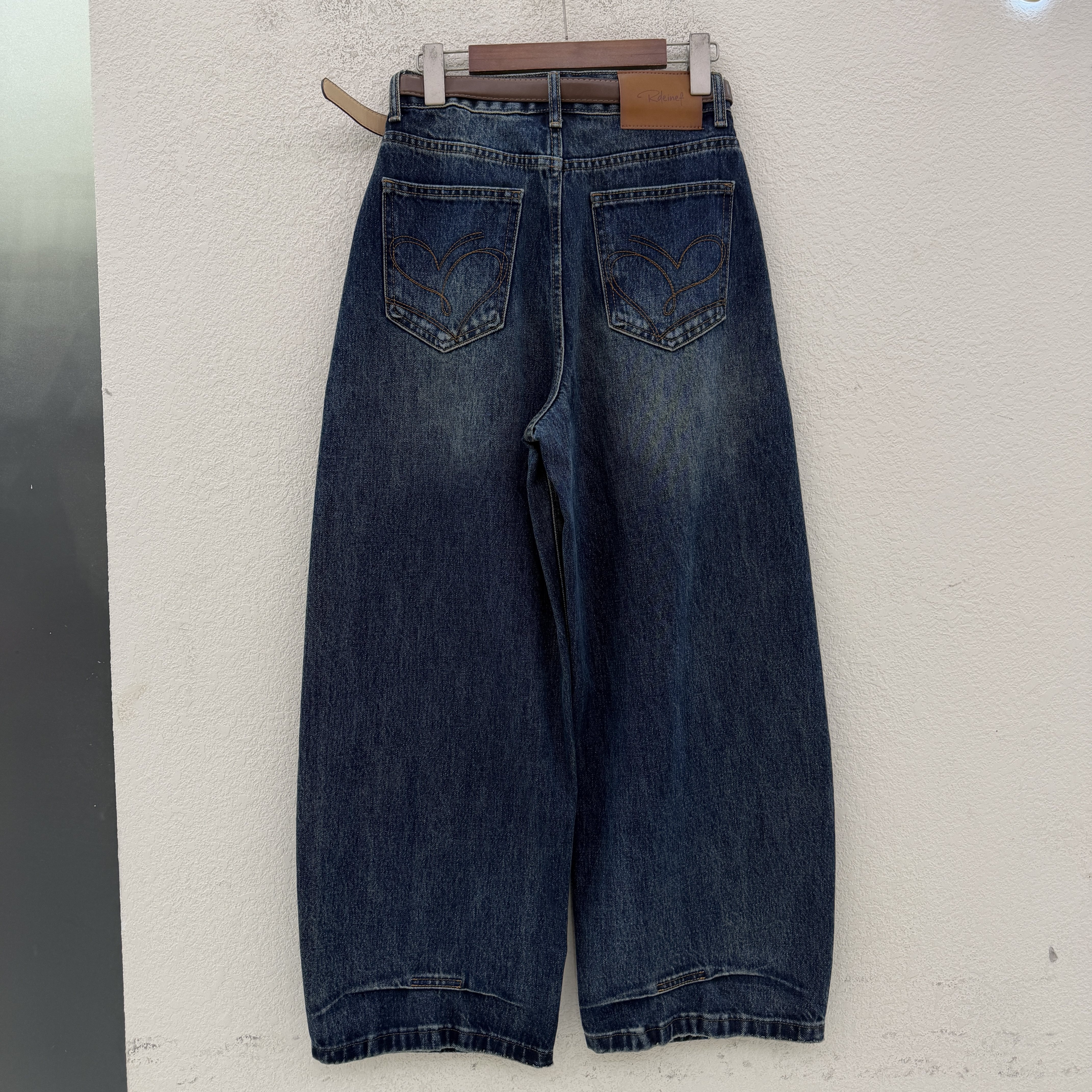 Jeans金蚂蚁26701 秋韩版显瘦百搭爱心刺绣阔腿弯刀裤女牛仔长裤