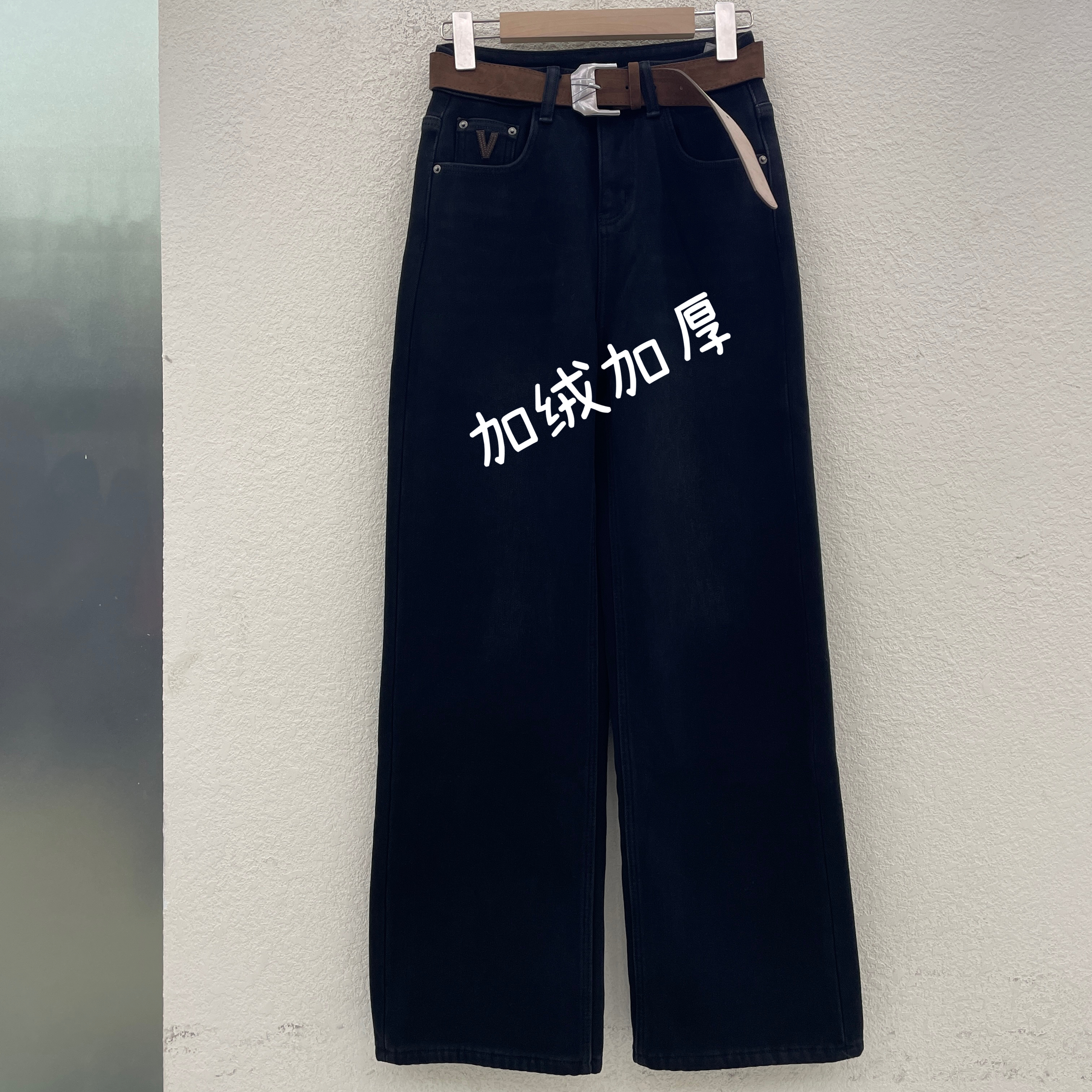 JEANS阿凡牛5386 欧货水洗黑V字母窄版直筒裤复合绒高腰牛仔裤女