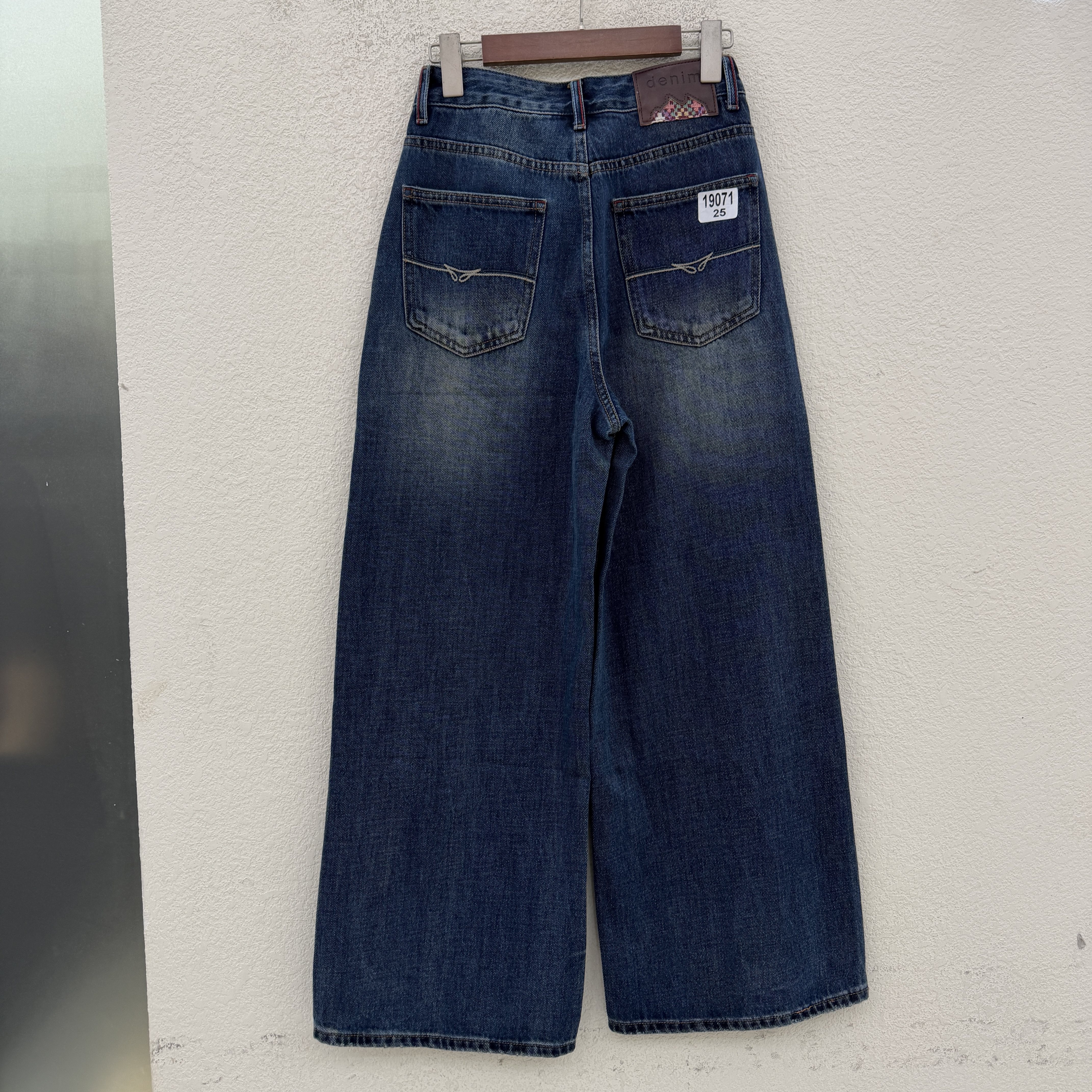 2026秋款JEANS红提子19071宽松大码牛仔裤女皮标显瘦垂感阔腿长裤