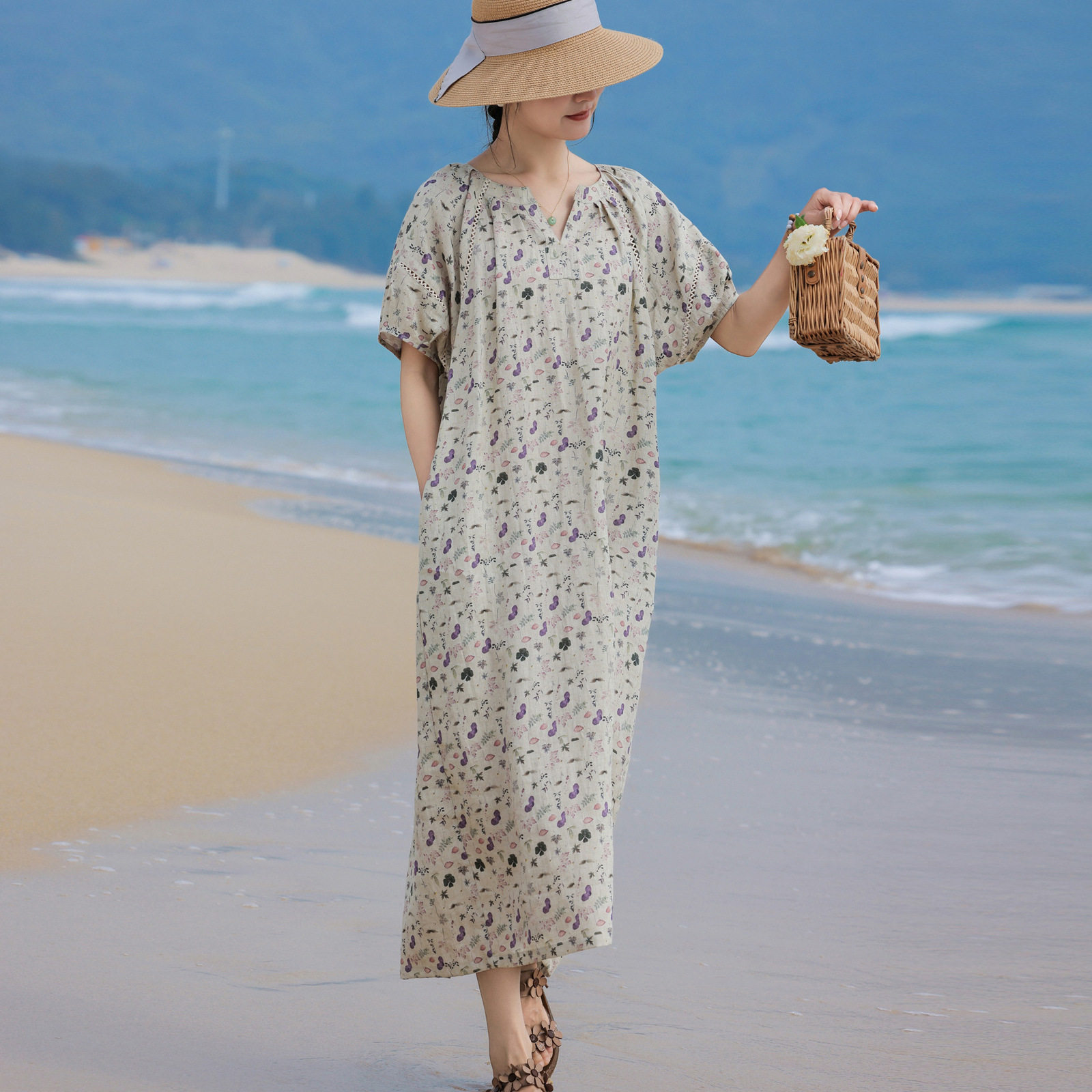 法式田园风亚麻碎花连衣裙女V领中袖中长款海边度假文艺裙V领中袖