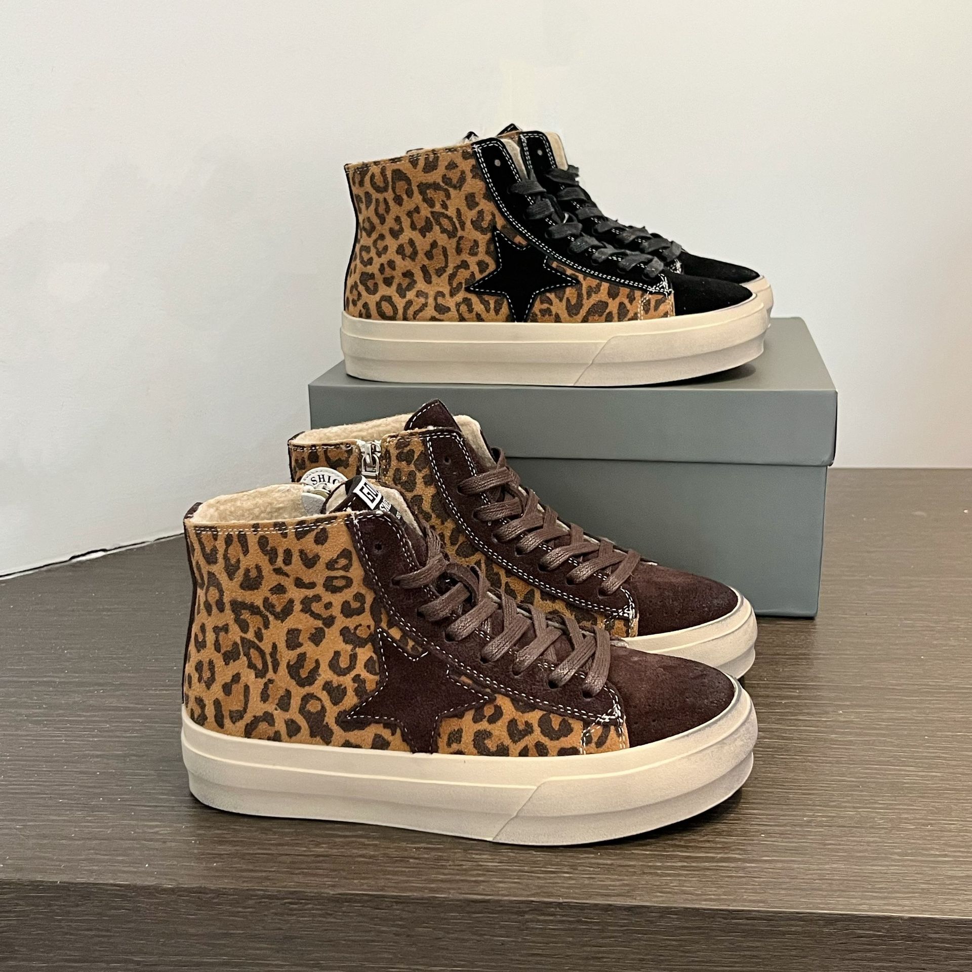 2025冬季真皮豹纹高帮加绒保暖高帮星星小脏鞋女潮酷平底休闲鞋潮