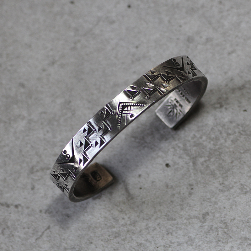 跋折罗VAJRA梯田图腾錾刻银手镯