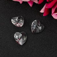 Прозрачное персиковое сердце 28 мм.