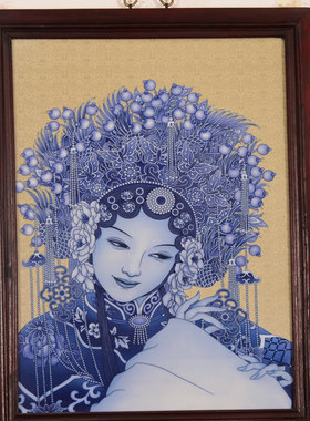 花梨木镶青花人物鎏银花旦挂屏