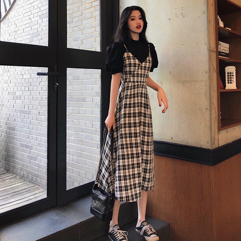 Early spring 2021 new women's French niche retro bubble sleeve women's fashion suspender Plaid Dress two piece set