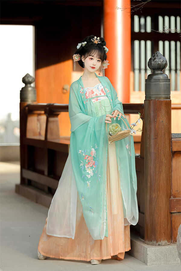 启葳朝晖诃子裙大袖衫重工刺绣