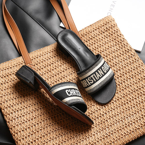 好穿不累脚粗跟外穿拖鞋