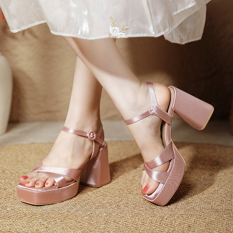 粉色交叉绑带高跟鞋女粗跟厚底一字带凉鞋女款夏季2025新款罗马鞋