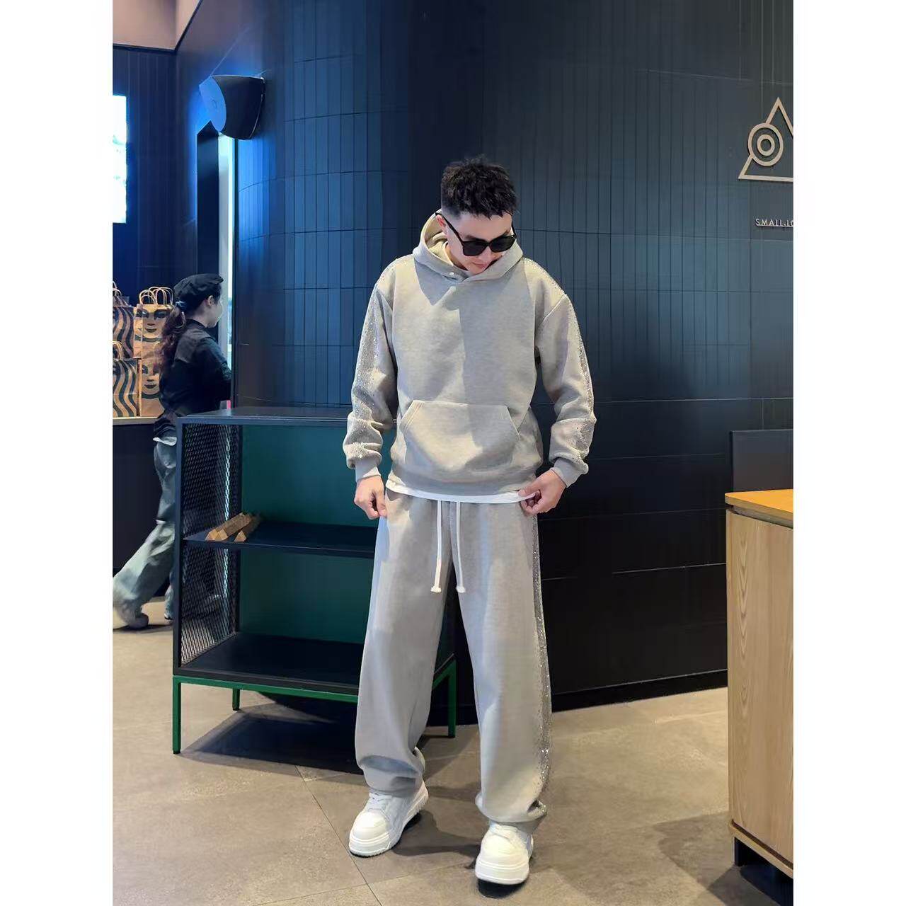 26701/9859满天星烫钻套装男士休闲抓毛连帽卫衣加厚阔腿卫裤男装