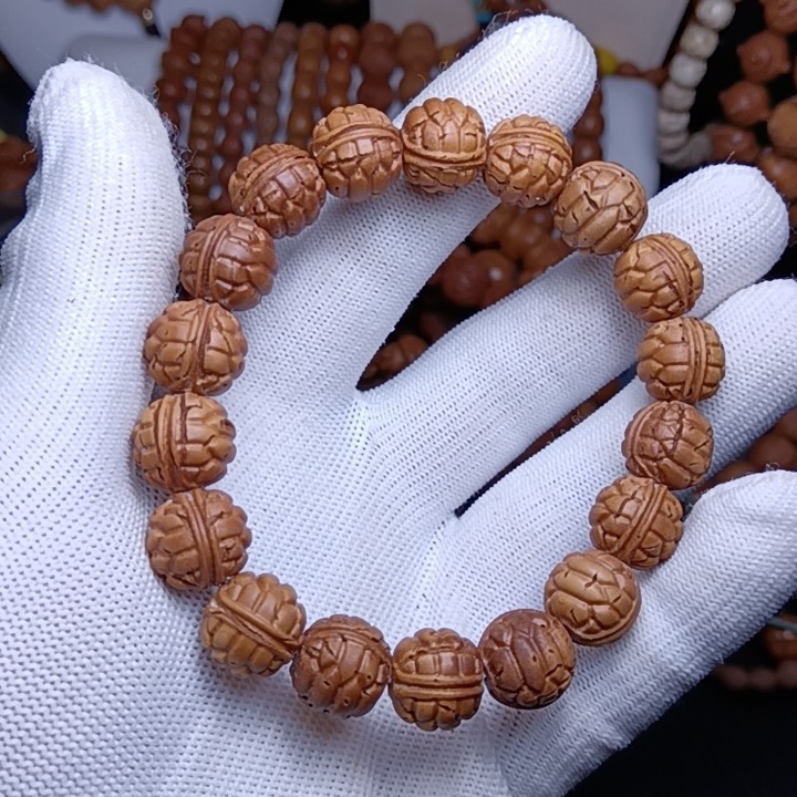 脑纹桃核雕刻富甲天下  龟壳