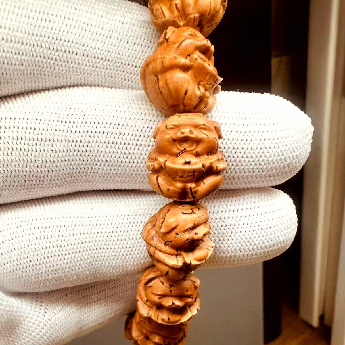 野生脑纹桃核雕刻开心猪元宝二师兄招财猪十二生肖猪元宝