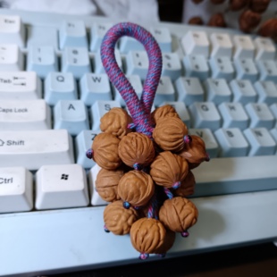 秦岭山龙纹桃核葡萄串手把件十八颗毛桃核汽车挂件包包挂件纯手工