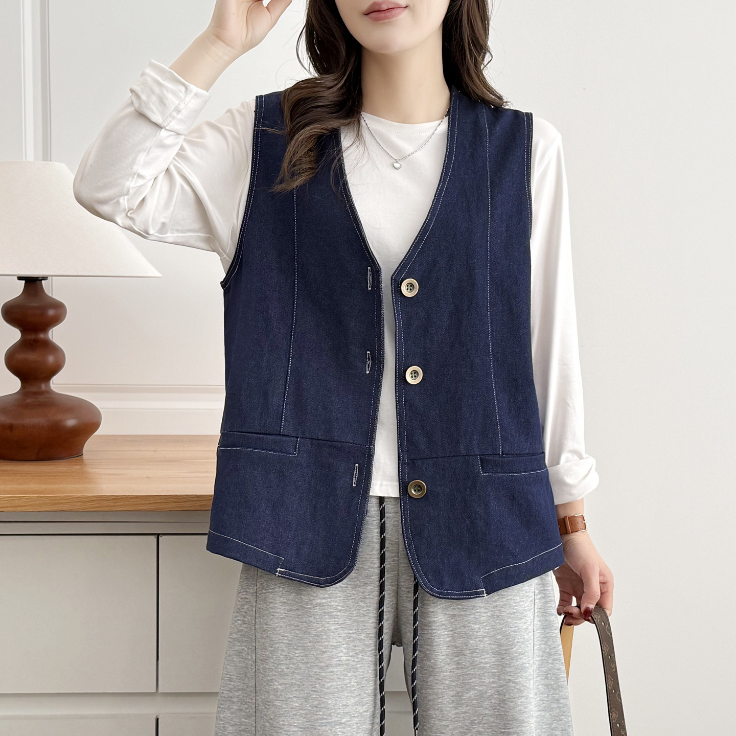 大码马甲女款外穿2026春季新款韩版v领显瘦遮肉牛仔背心坎肩外套