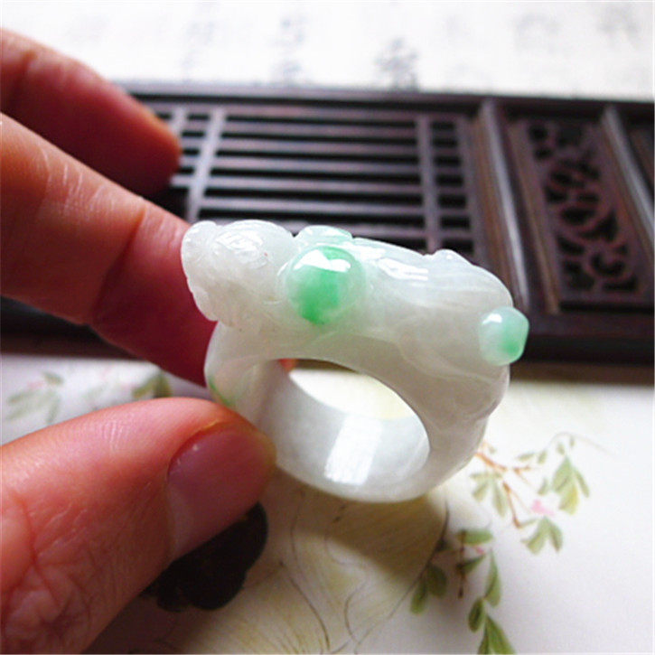 正品天然翡翠A货老坑种翡翠 精雕皮丘戒指 配鉴定证书