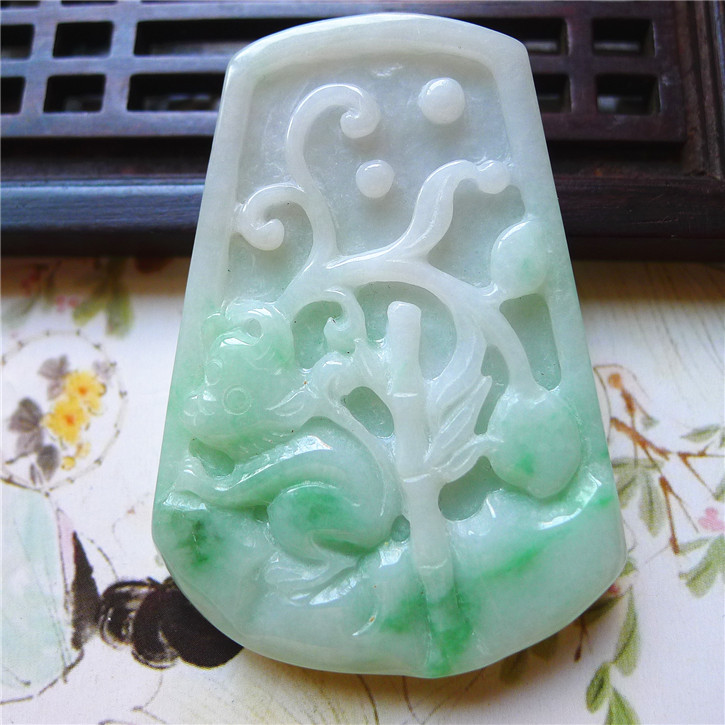 正品天然翡翠A货老坑种翡翠 精雕猴子竹子吊坠 配鉴定证书