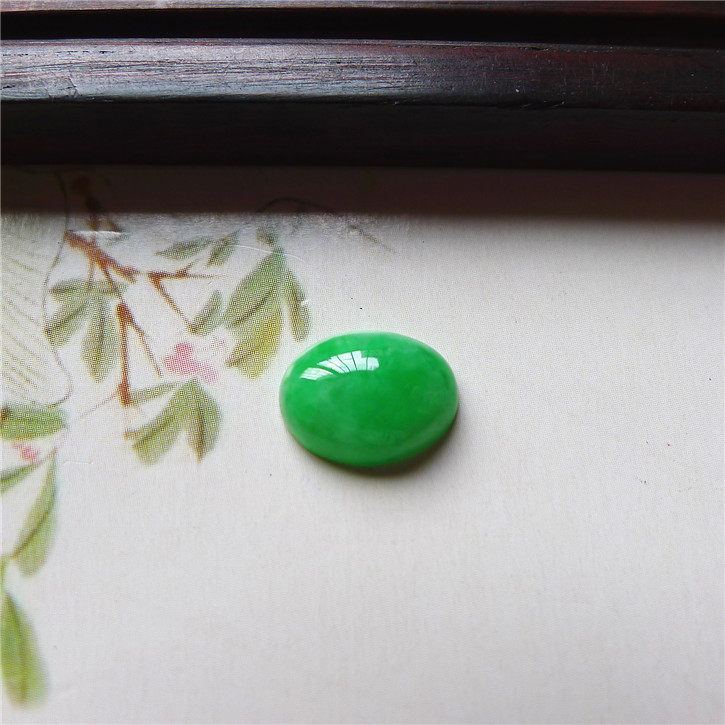 正品天然翡翠A货老坑种翡翠 精美阳绿色戒面 配鉴定证书