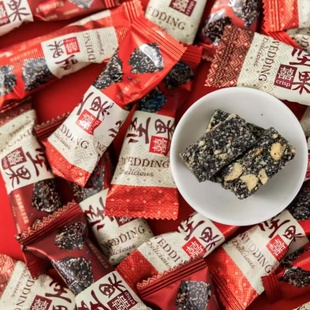 松鼠兄弟喜事相伴坚果脆结婚婚庆喜糖批发婚宴摆盘招待解馋小零食