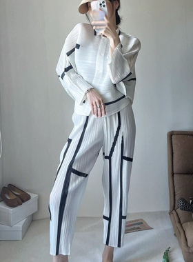 TVTV 几何白色系！褶皱黑白几何线条廓形衬衫长裤设计师套装