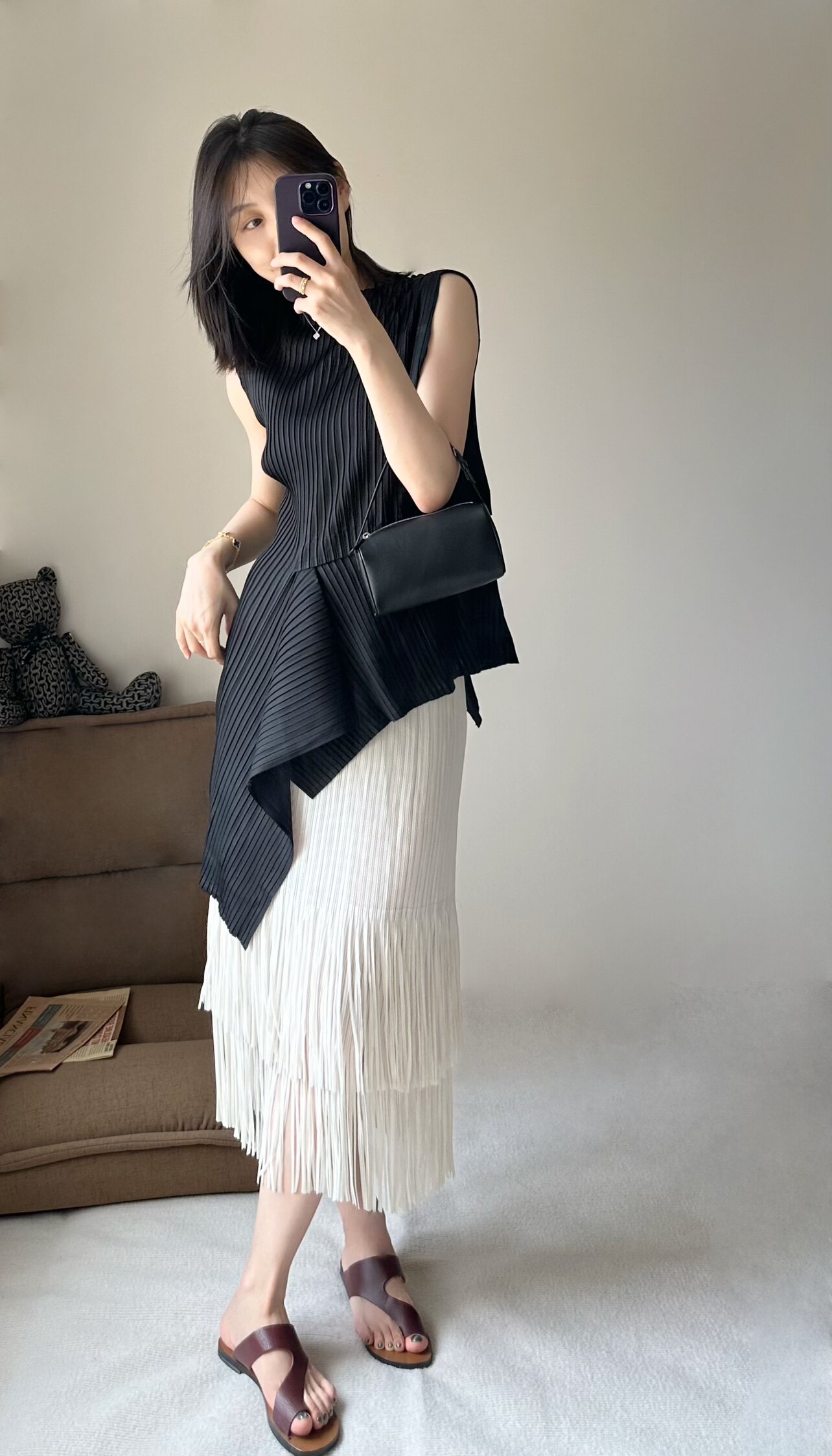TVTV 绝美上班族～褶皱黑不规则长上衣背心白色双层流苏半裙